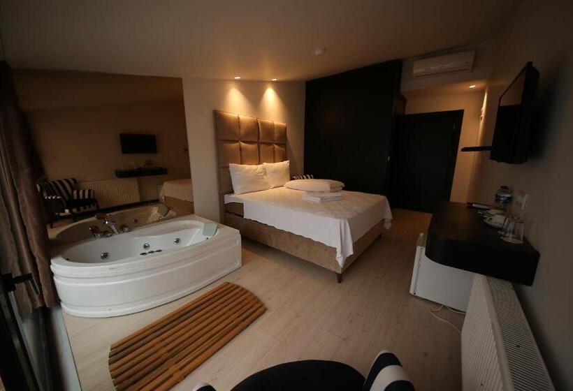 סוויטה עם טרסה, Safran Germi̇a Palas