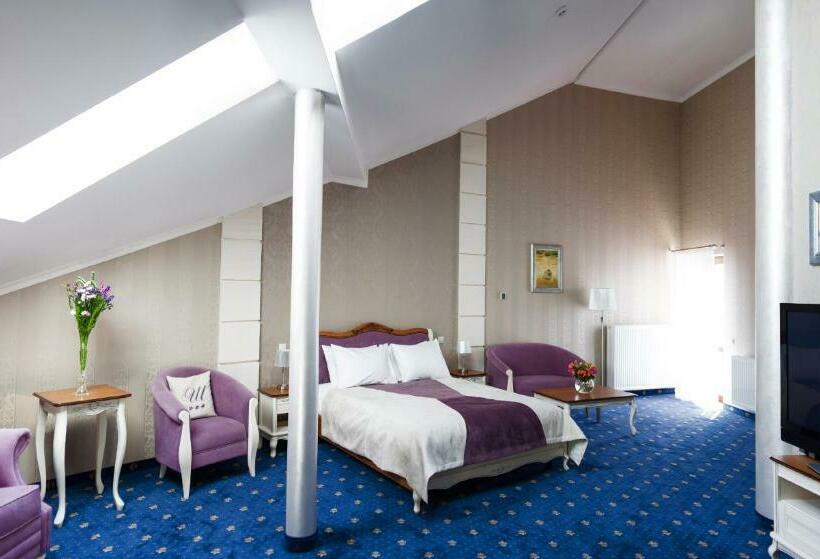 סוויטת ג'וניור עם מרפסת, Shato