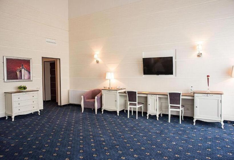 סוויטת ג'וניור, Shato