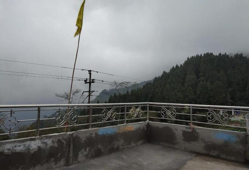 スタンダード4人部屋, Vamoose Kanchan Kanya