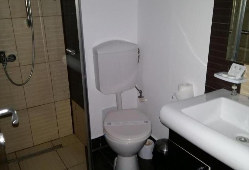 Номер Стандарт с Балконом, Motel Cargo