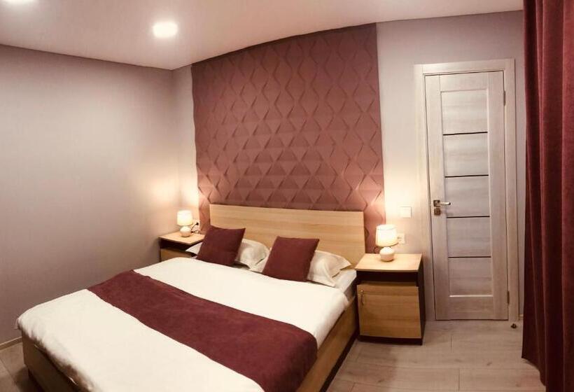 Номер Deluxe, Gostynna Sadyba Kit Bayun