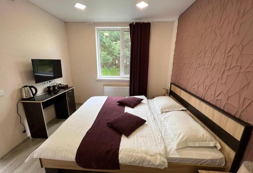 Номер Deluxe, Gostynna Sadyba Kit Bayun