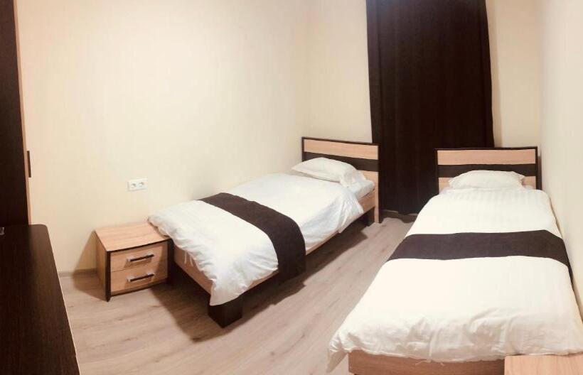 Номер Стандарт, Gostynna Sadyba Kit Bayun