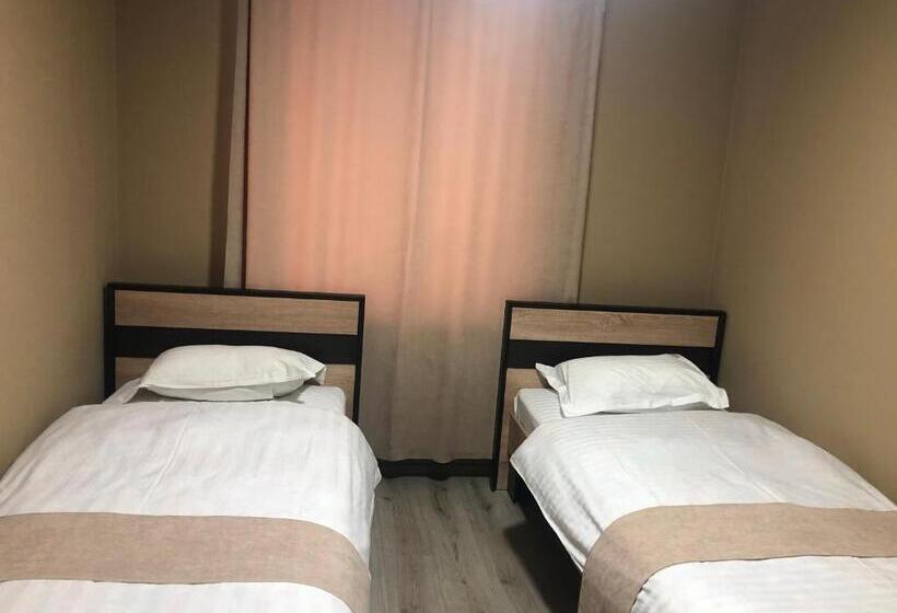 Номер Стандарт, Gostynna Sadyba Kit Bayun