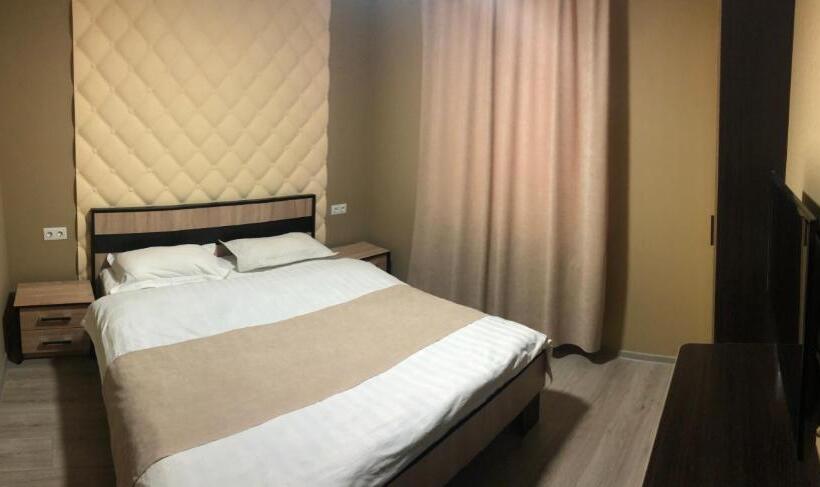 Номер Стандарт, Gostynna Sadyba Kit Bayun