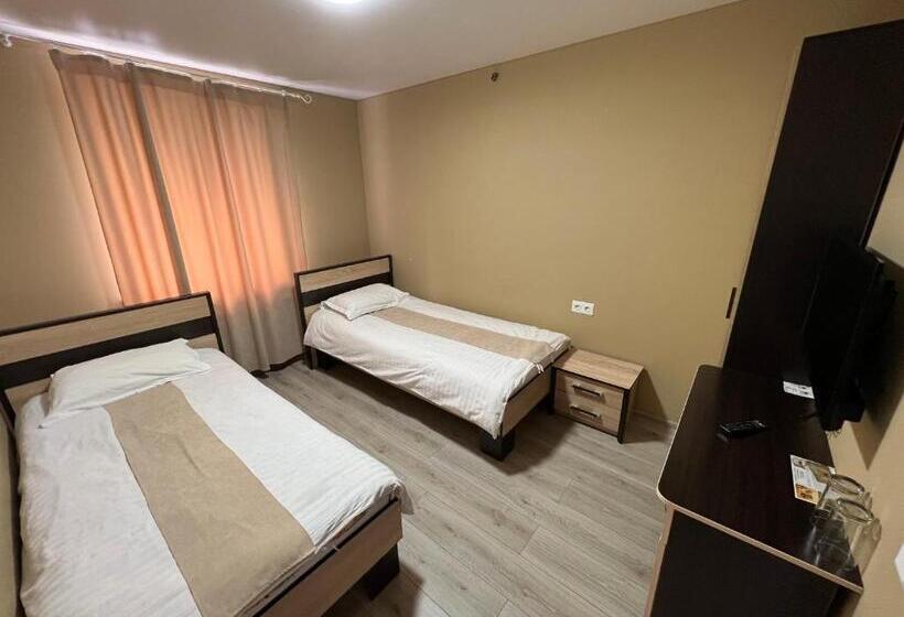 Номер Стандарт, Gostynna Sadyba Kit Bayun