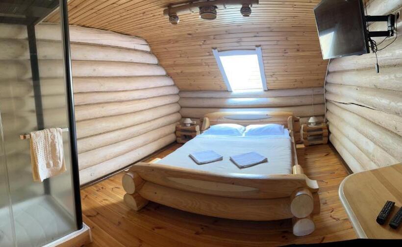 Люкс с Балконом, Gostynna Sadyba Kit Bayun