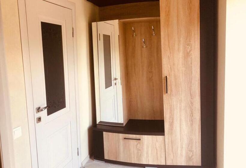 Дом 1 Спальня, Gostynna Sadyba Kit Bayun