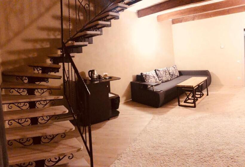 Дом 1 Спальня, Gostynna Sadyba Kit Bayun