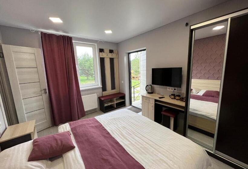 Номер Deluxe, Gostynna Sadyba Kit Bayun