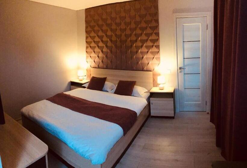 Номер Deluxe, Gostynna Sadyba Kit Bayun