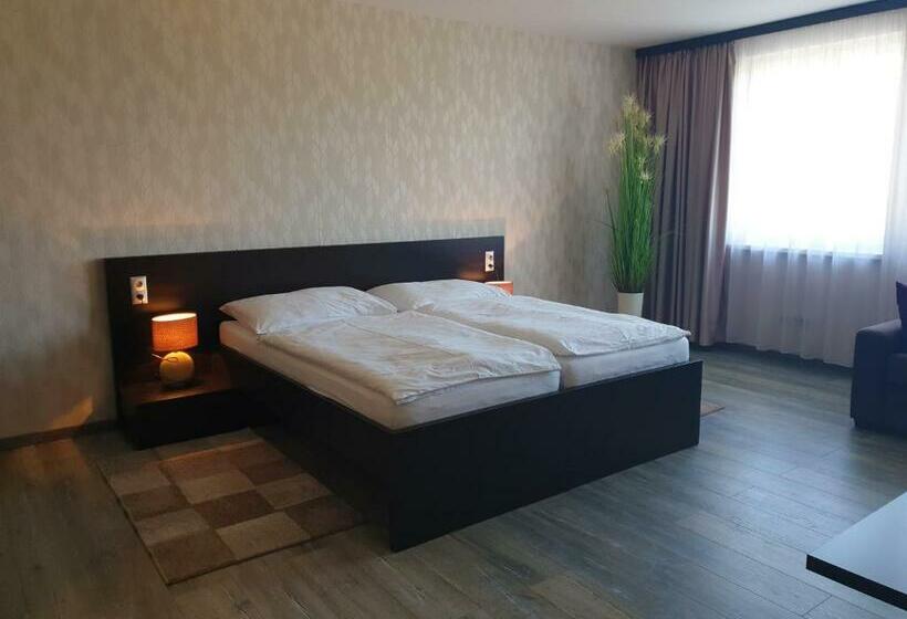 标准间, Kmk Penzión