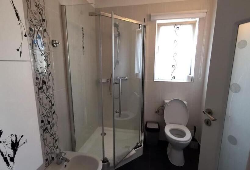 חדר משפחתי נוף לגינה, Pensiunea Evelyn