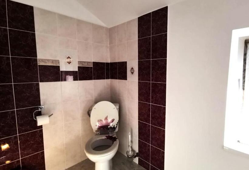 חדר משפחתי נוף לגינה, Pensiunea Evelyn