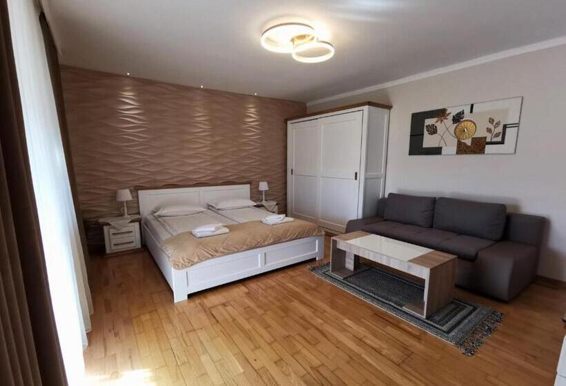 חדר משפחתי נוף לגינה, Pensiunea Evelyn