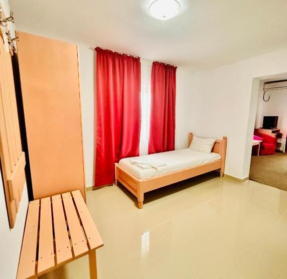 패밀리 룸, Pensiunea Fabian