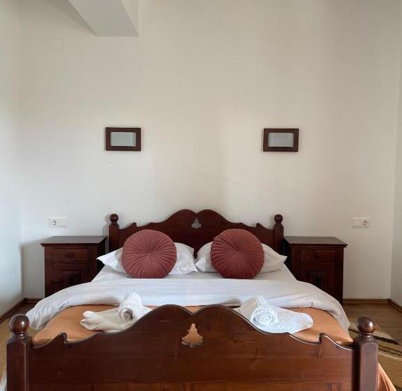 Suite with lake view, Valea Salbatica