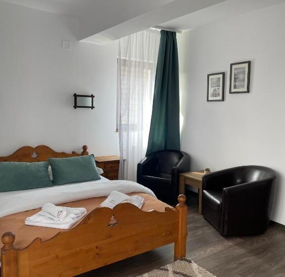 Номер Стандарт Вид на Озеро, Valea Salbatica