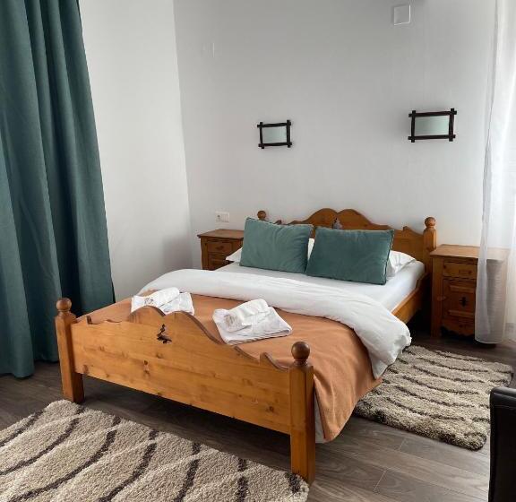 Номер Стандарт Вид на Озеро, Valea Salbatica