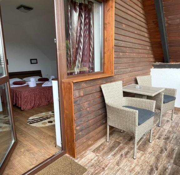 Suite with lake view, Valea Salbatica