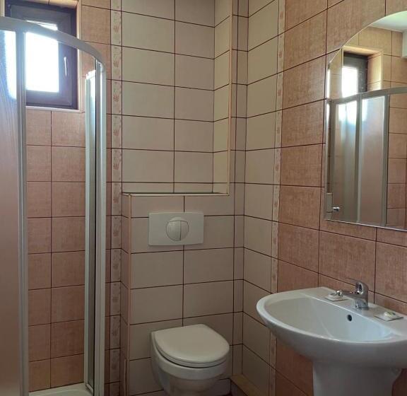 Номер Стандарт Вид на Горы, Valea Salbatica