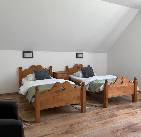 Номер Стандарт Вид на Горы, Valea Salbatica