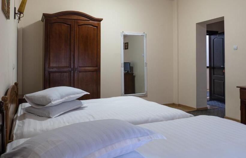 Номер Стандарт, Pensiunea Splendid