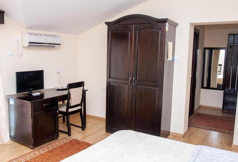 Номер Стандарт, Pensiunea Splendid