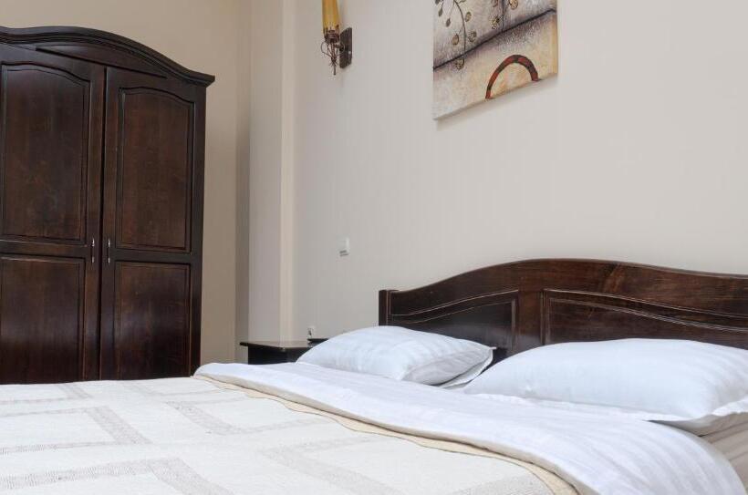 Номер Стандарт, Pensiunea Splendid