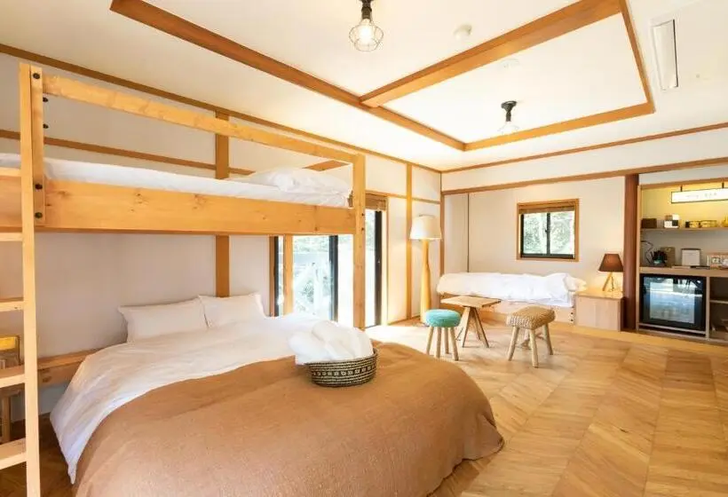 バスルーム共同エコノミー4人部屋, Riverside Lodge