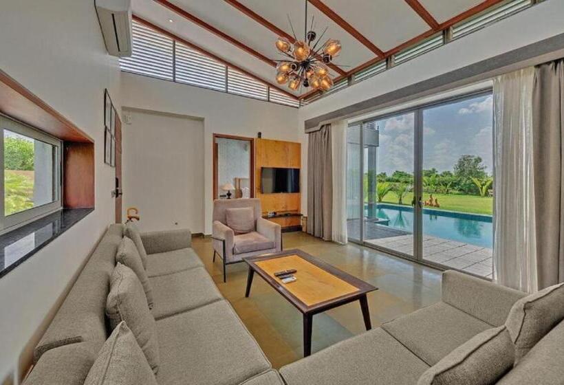 ビラホテル１ベッドルーム, The Fern Royal Farm Resort Anjar