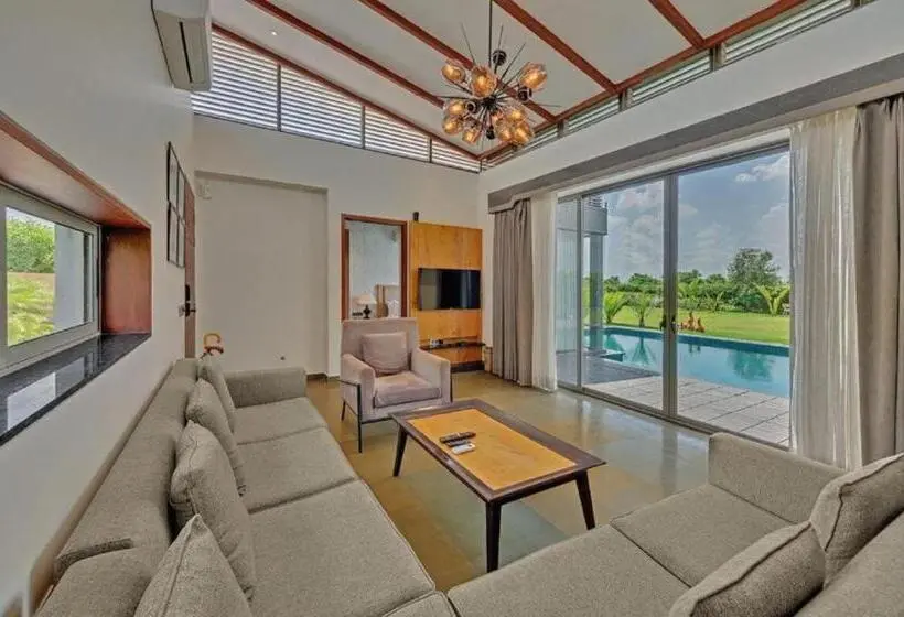 ビラホテル１ベッドルーム, The Fern Royal Farm Resort Anjar