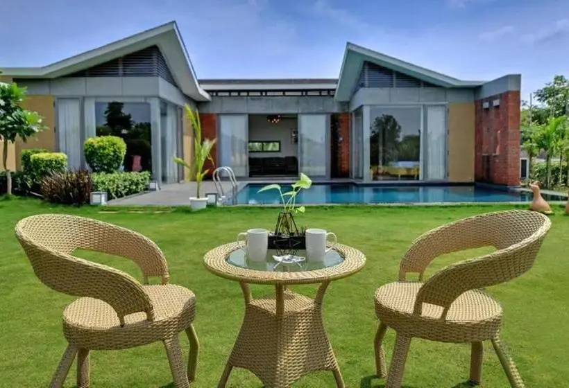 ビラホテル１ベッドルーム, The Fern Royal Farm Resort Anjar