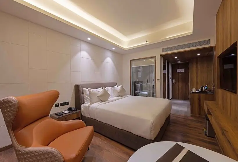 クラブルーム, The Fern Royal Farm Resort Anjar