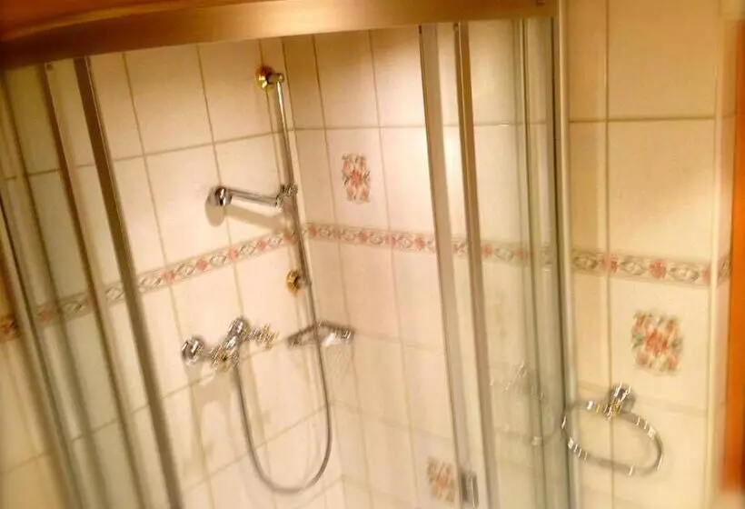 スタンダード４人部屋, Auberge De La Poste