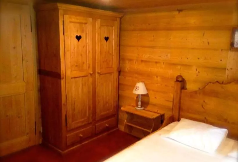 スタンダード４人部屋, Auberge De La Poste