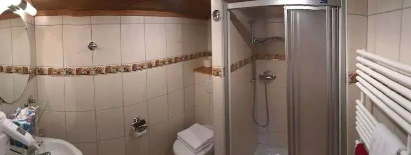 バルコニー付きスタンダードルーム, Auberge De La Poste