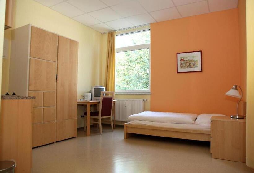 اتاق استاندارد یک نفره, Am Charlottenplatz