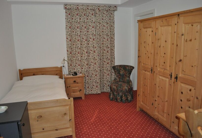 标准单人间, Bernina