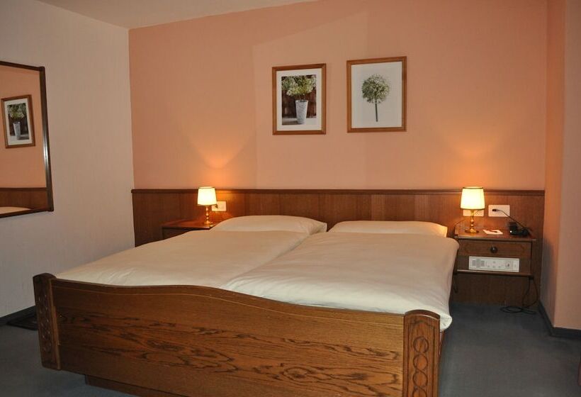 标准三人间, Bernina