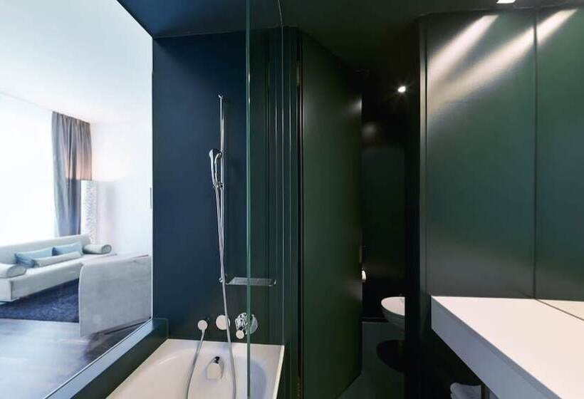 جناح سوبيريور, City Garden