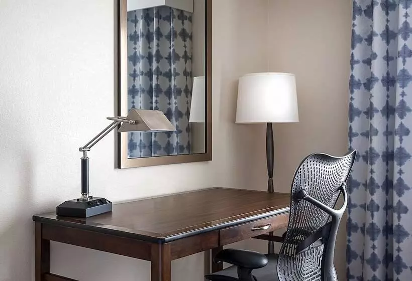 Sviitti Liikuntarajoitteisille, Hilton Garden Inn Cleveland Downtown