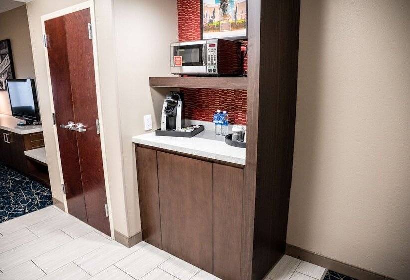 Люкс, Hilton Garden Inn Fayetteville Fort Liberty