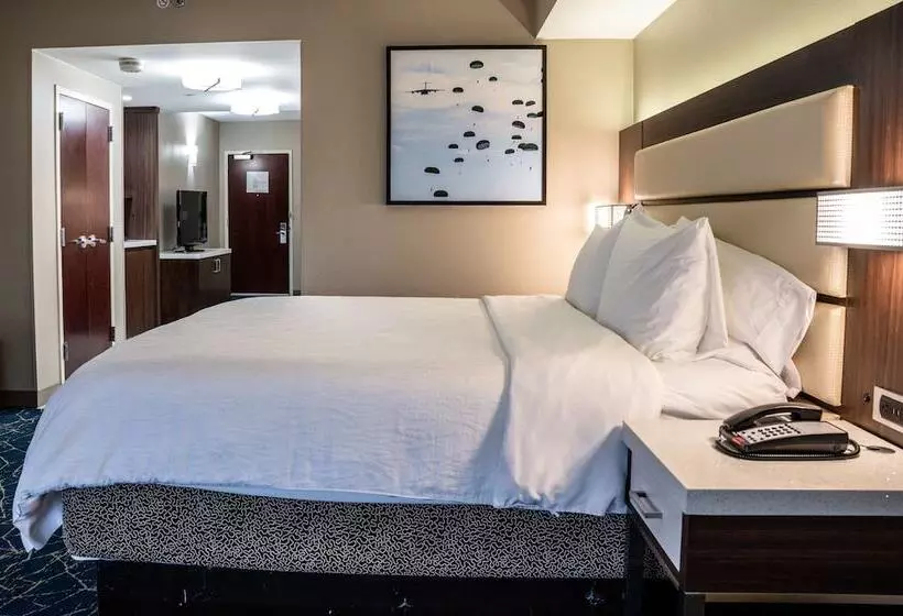 スイート, Hilton Garden Inn Fayetteville Fort Liberty