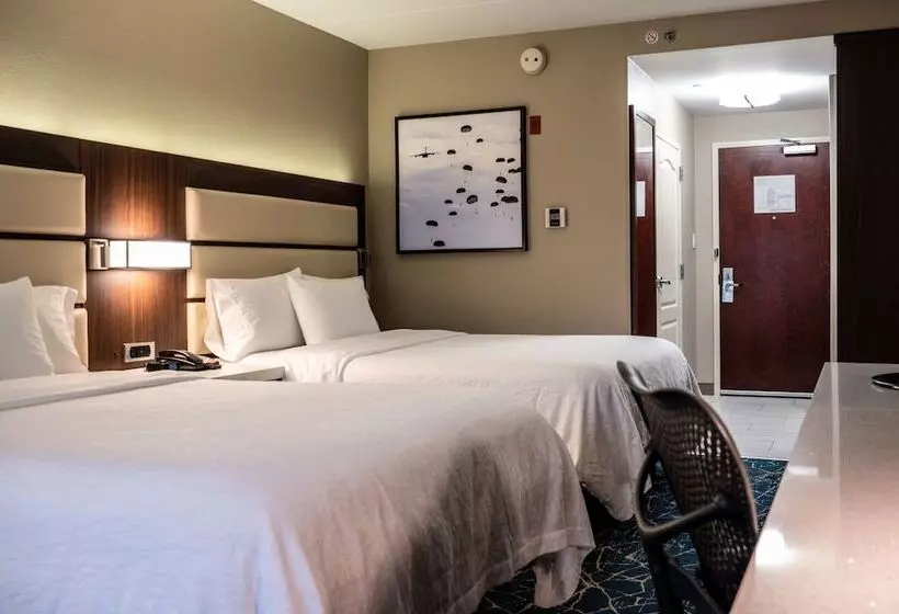 スタンダードルーム, Hilton Garden Inn Fayetteville Fort Liberty