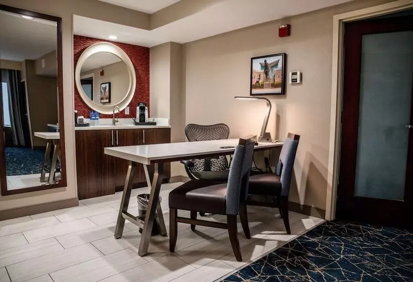 スイート, Hilton Garden Inn Fayetteville Fort Liberty