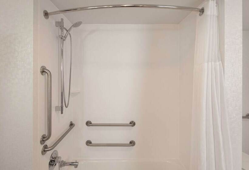 غرفة قياسية لذوى الاحتياجات الخاصة, Hilton Garden Inn Freeport Downtown