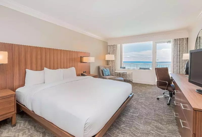 キングサイズベッドのデラックスルーム, Hilton Pensacola Beach