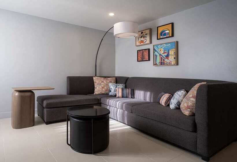 מיטת קינג בסוויטה, Hilton Pensacola Beach